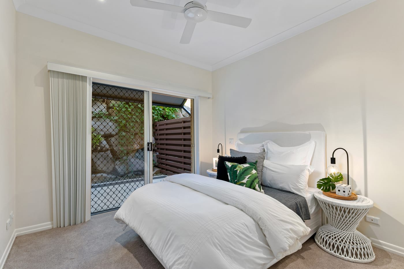 Take a tour Farrington Grove Levande